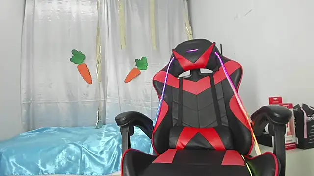 julian_xx: διαδικτυακό σόου στην κάμερα