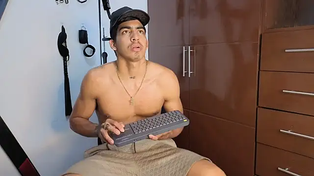 Milo_LatinBoy – Naživo XXX chat