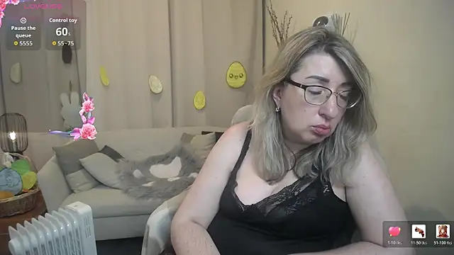 Show modela KKMimiKK na web-kameri