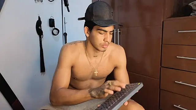 Milo_LatinBoy Live XXX Chat