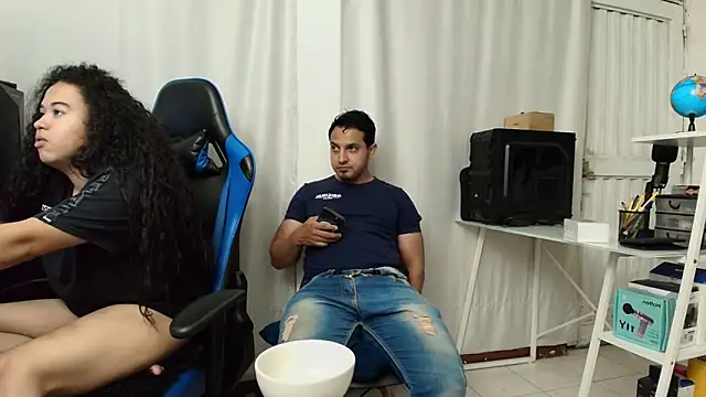 Chatroom XXX en direct de ema_abby