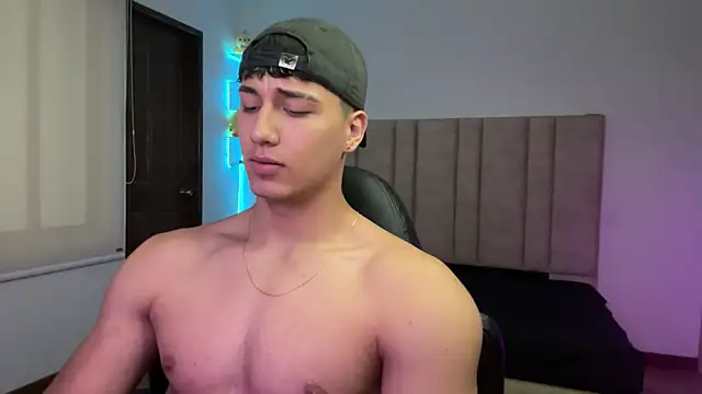 CHRIS_MORGAN1 Adlı Modelin Canlı XXX Sohbeti