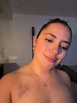 sukhakunis1's Live XXX Chat