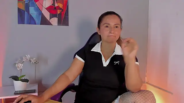 Zafiro__Brown Adlı Modelin Canlı XXX Sohbeti