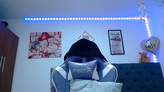 KENYEVANS Adlı Modelin Canlı XXX Sohbeti