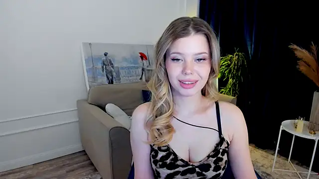 FollowLovee Adlı Modelin Canlı XXX Sohbeti