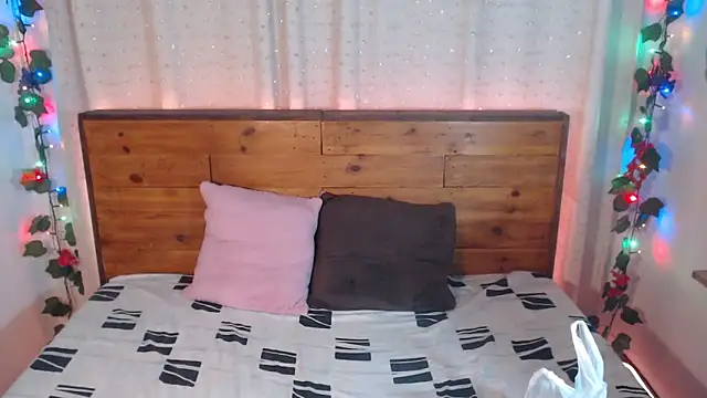 NikkieMilky Live XXX-chat