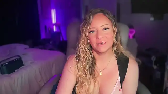 sage_love Show in webcam