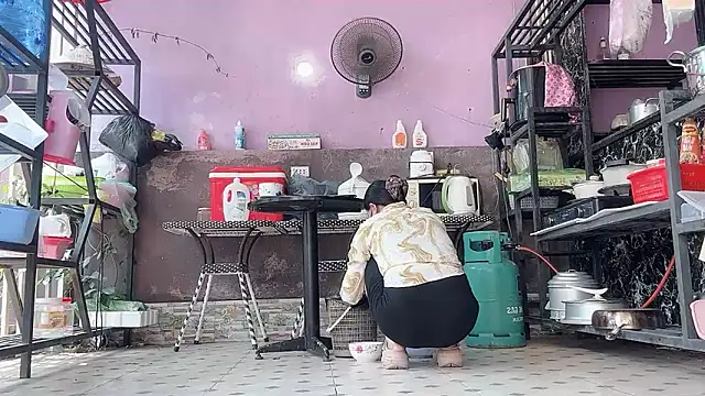 LinhChi_9x Live XXX Chat