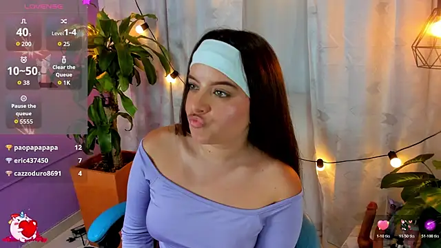 Lia_little18's Live XXX Chat