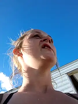 Queen2454 即時 XXX 聊天