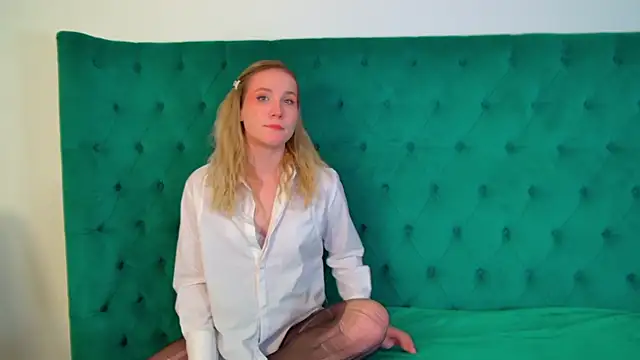 ElaraVoltage Live XXX Chat