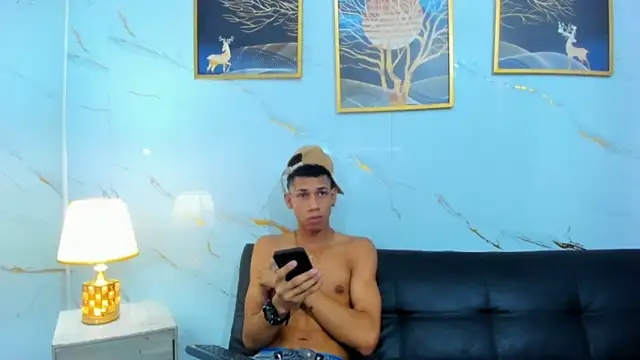 Show modela Little_nicoll na web-kameri