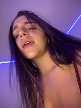 Aliciia777 现场XXX聊天