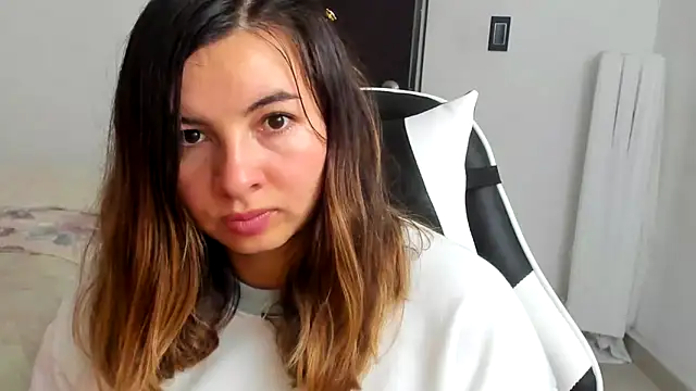 __Emma__11__Lecat_のライブXXXチャット