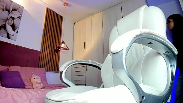 Chat +18 de mia_nevaeh ao vivo