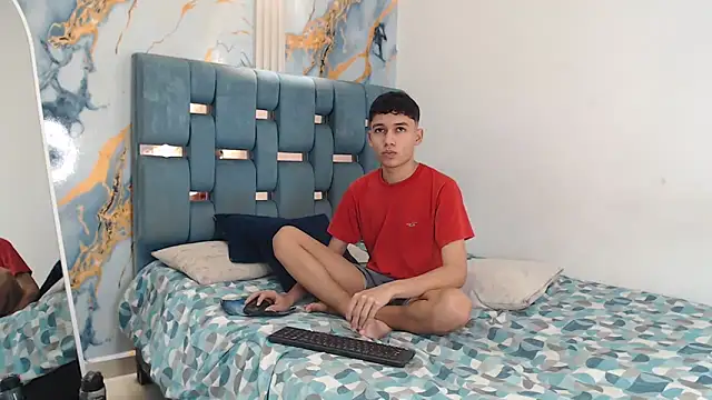 PRETTY_FEM Chat XXX in diretta