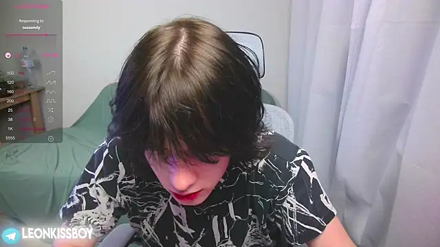 LeonBoykisser: вебкам-шоу