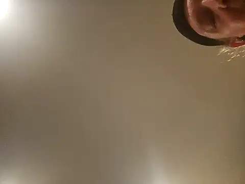 yourMasterisBored élő XXX-chatje