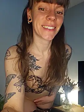 EmilieEdelana 웹캠 쇼