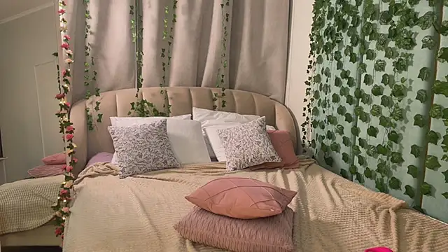 Love_is_Lola Pertunjukan Webcam