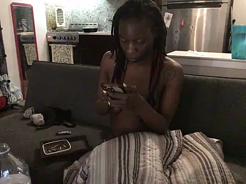 Chatroom XXX en direct de littyleesh1