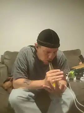 yourMasterisBored: διαδικτυακό σόου στην κάμερα