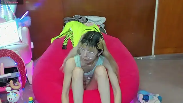 Skinygirl's Webcam Show