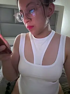 Alessandra-Mex92 现场XXX聊天