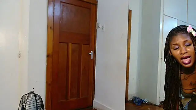 Chat +18 de Moreish-06 ao vivo