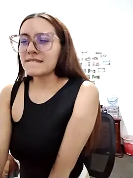 bellastorme04's Live XXX Chat