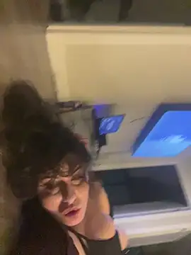 holyeroticss' Live XXX Chat