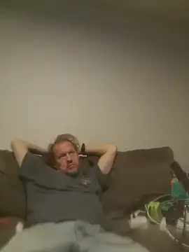 yourMasterisBored live XXX chat