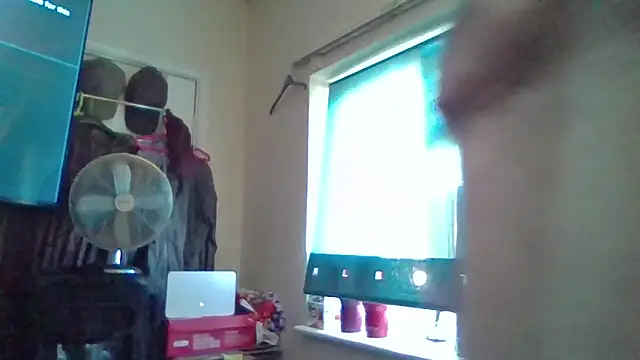 TattooednakedguyのライブXXXチャット