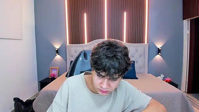 Živý XXX chat Tommy18__