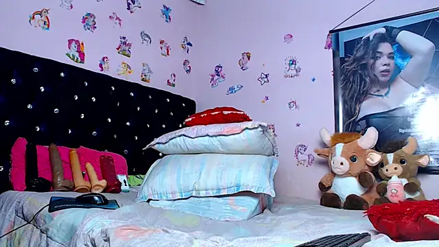 ShantalTsFox's Webcam Show