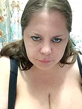 GinabigのライブXXXチャット