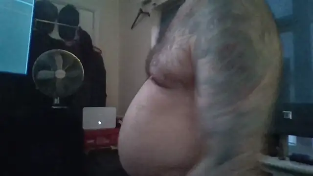 Pokazy przed kamerką – Tattooednakedguy