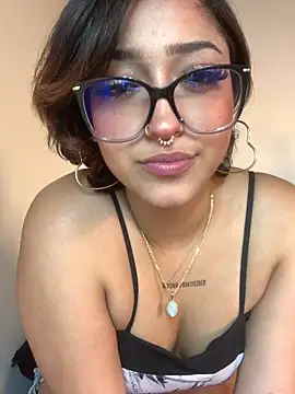 Chatroom XXX en direct de LilithMonette