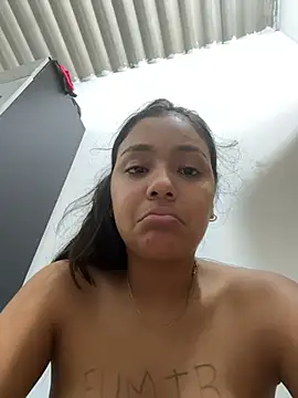 Chatroom XXX en direct de Baby_morena12