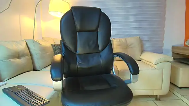 ricky_spensar23cm_ 现场XXX聊天