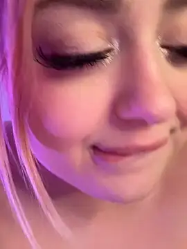 Chatroom XXX en direct de KellyMoors