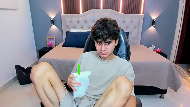 Chatroom XXX en direct de Tommy18__