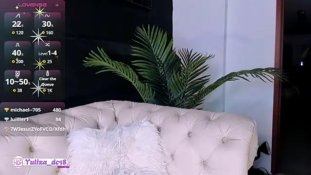 Chatroom XXX en direct de Luxury_Woman