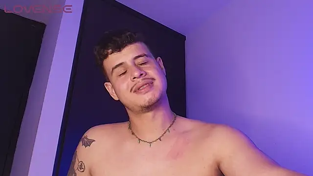 دردشة BjornSteel الجنسية المباشرة