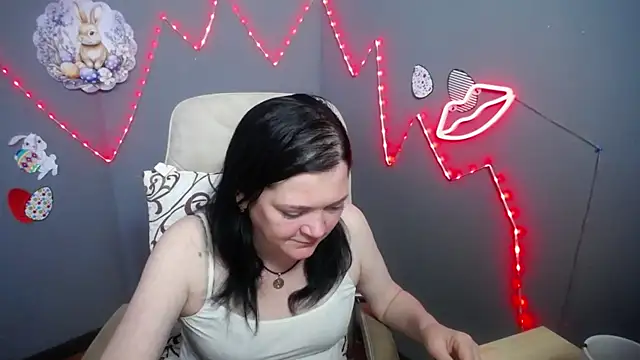 LauraFinnのライブXXXチャット