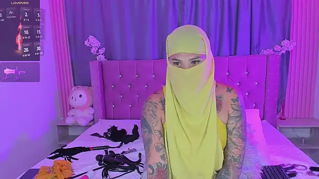 Nayla-Mouna's Webcam Show