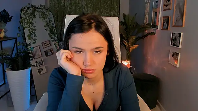 Chat +18 de MonicaFarmer ao vivo