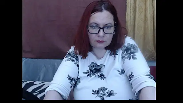 PlayfullMature Chat XXX live