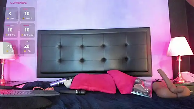 BustyGlow's Live XXX Chat